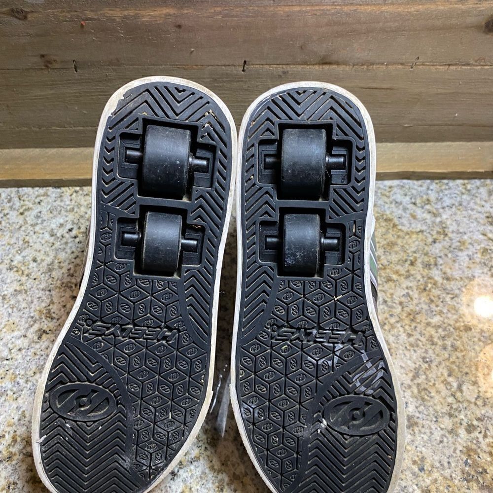 ✅Heelys Skate sneakers sz3 - Picture 7 of 8